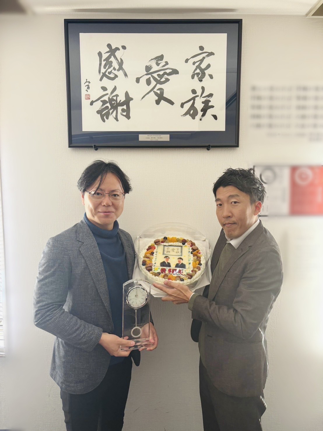 社員一同にサプライズで【創業5周年】を祝ってもらいました